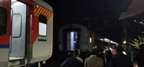 दो हिस्सों में बंटी काठगोदाम एक्सप्रेस।