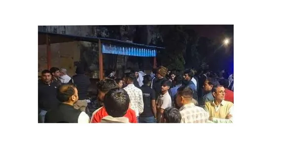 टक्कर के बाद हुआ पथराव