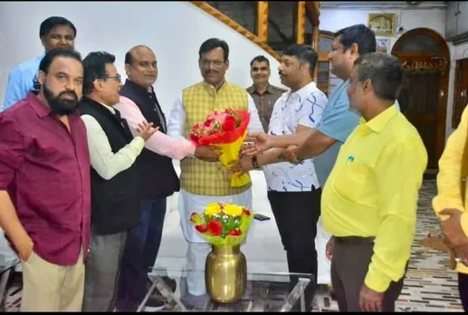 भाजपा विधायक से मिलते vyaoari