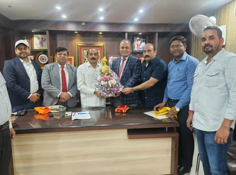 यूनियन बैंक के प्रबंधक और व्यापारी neta