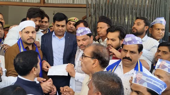 ज्ञापन देते ASP karykarta