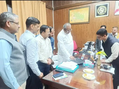 पोर्टल को लॉन्च करते मंत्री संजय निषाद