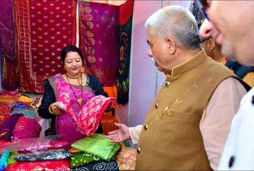 प्रदर्शनी का अवलोकन करते मंत्री राकेश सचान