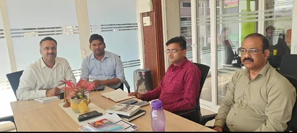 नगर निगम के अधिकारी 
