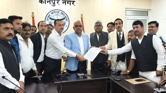 हड़ताल पर कचहरी के वकील , हत्या के आरोपियों पर कड़ी कार्रवाई हो रही मांग