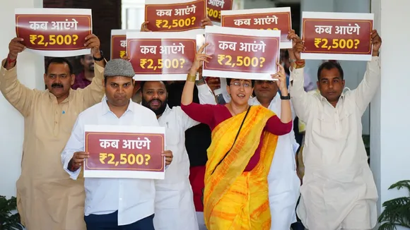 Delhi Assembly में जबरदस्त हंगामा और प्रदर्शन