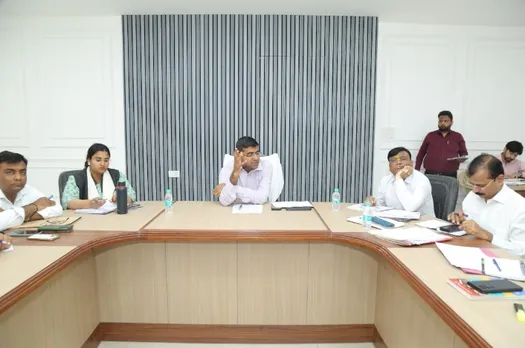 जिलाधिकारी ने ली बैठक 