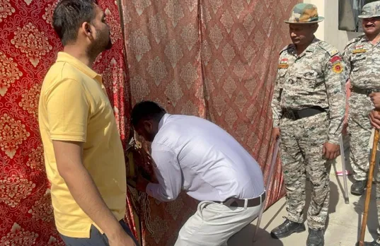 टैक्स जमा ना करने पर नगर-निगम ने आज मिड टॅाउन होटल को सील कर दिया।