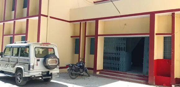 स्कूलोंं की मनमानी 