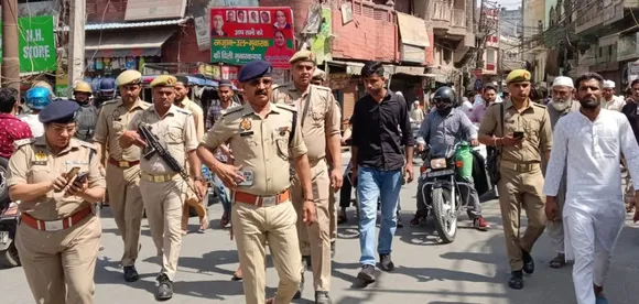 क्फ बिल सदन में पास होने के बाद आज जुम्मे की नमाज है। संवेदनशीलता के लिए  मुरादाबाद में भारी तादाद में पुलिस और पीएसी के जवान तैनात किए गए। 