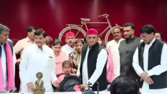 ananya yadav, akhilesh yadav