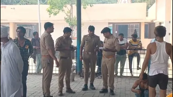 मौके पर मौजूद परिजन और पुलिस।