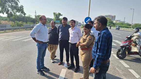 जिलाधिकारी के निर्देश पर नारामऊ में कट बंद कराने पहुंची टीम।