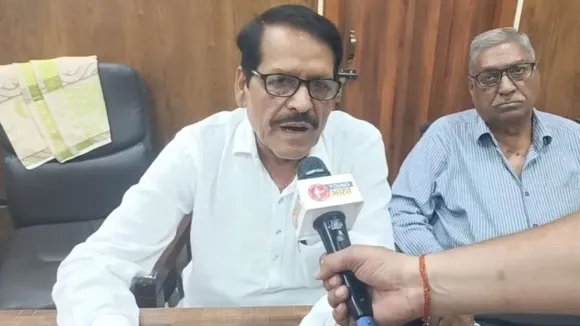 पुलिस कार्रवाई पर गुस्सा जताते शहर कांग्रेस कमेटी के पूर्व अध्यक्ष हर प्रकाश अग्निहोत्री।