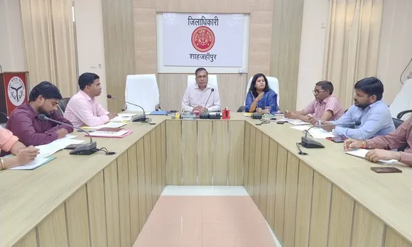 जिलाधिकारी ने की बैठक