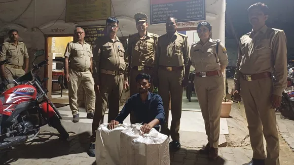 अवैध शराब बिक्री की सूचना पर छापा मारा।