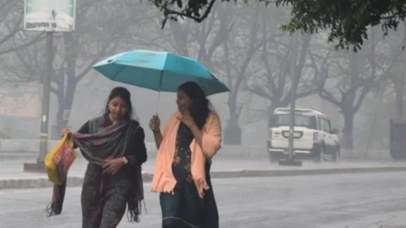 झोंकेदार हवाओं और बूंदाबांदी का अलर्ट, तापमान में गिरावट की संभावना