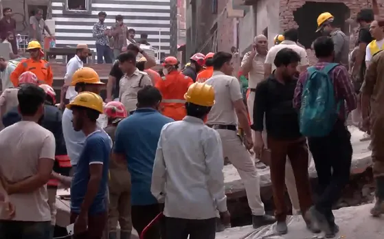 Building collapses in Delhi