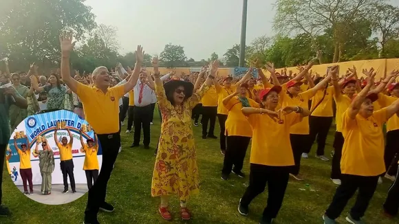 World Laughter Day: हंसी के जरिए विश्व शांती, उपस्थति लोग दिल खोलकर हंसे