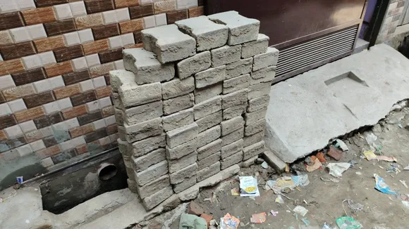 इ