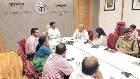 मुख्य सचिव और डीजीपी की वीडियो कांफ्रेंसिंग में मौजूद अधिकारी।