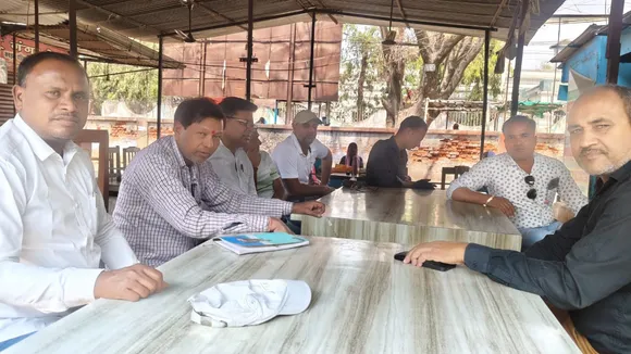 पृथ्वी दिवस पर आयोजित विचार गोष्ठी में शामिल मोर्चा के पदाधिकारी व सदस्यगण।