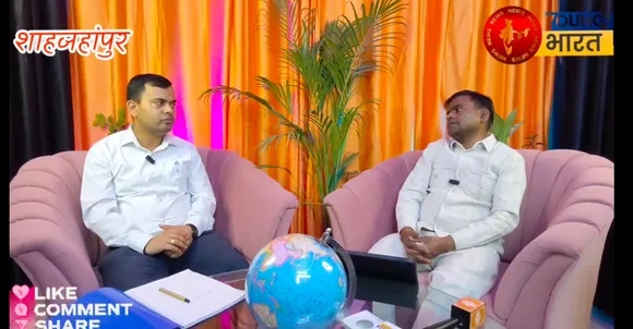 विश्व पृथ्वी दिवस पर यंग भारत न्यूज़ कार्यालय में विभागीय योजनाओं की जानकारी देते जिला उद्यान अधिकारी डॉ पुनीत पाठक