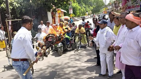 पहलगाम आतंकी हमले को लेकर आक्रोश बना है।   