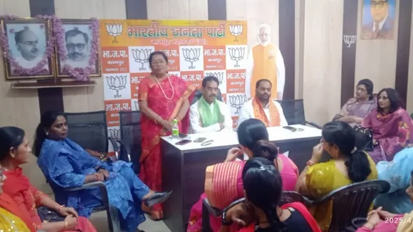  बैठक में सम्मेलन की तैयारियों पर चर्चा करते भाजपाई। 