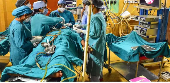 महिला के पेट में छूटा कपड़ा, 1.5 साल बाद ऑपरेशन कर निकाला गया, जांच के आदेश