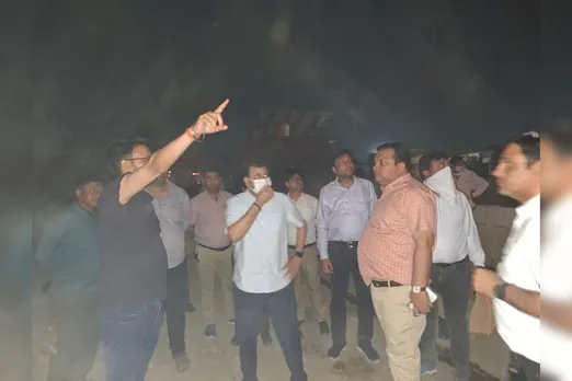 गाजियाबाद: भिक्कनपुर कूड़ा प्रोसेसिंग साइट पर भीषण आग, 14 फायर टेंडरों से 4 घंटे में पाया काबू