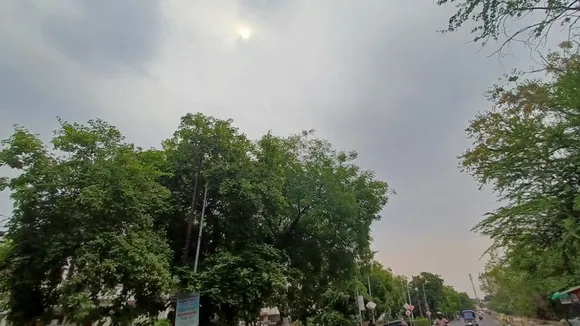 Lucknow Weather changed drizzle with strong winds