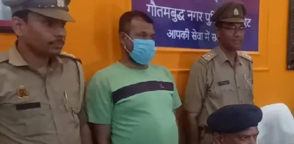 Fake railway TTE caught in Noida, used to deal for 7.5 lakhs in the name of making railway and arms license