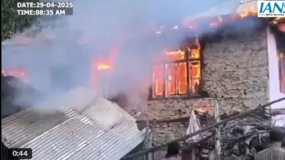 Massive fire in Baramulla district of Jammu and Kashmir, two residential houses burnt to ashes