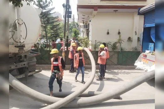 Ghaziabad: नगर आयुक्त की सख्ती लाई रंग, सीवर समस्याओं के समाधान में आई तेजी