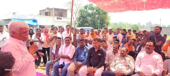सड़क शिलान्यास समारोह को संबोधित करते पलामू के सांसद वीडी राम