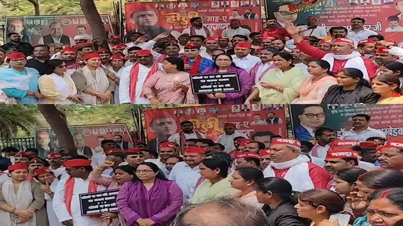 Fierce protest by SP workers in Lucknow