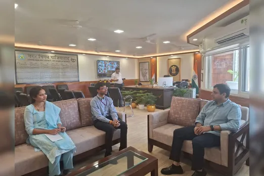 Ghaziabad: ट्रेनिंग पर आए IAS अधिकारियों ने नगर आयुक्त से की विशेष भेंट