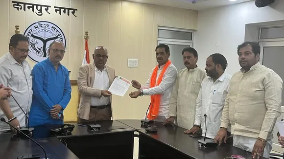 जनसमस्याओं की जानकारी देते भाजपा उत्तर जिलाध्यक्ष अनिल दिक्षित