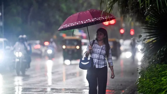 भारत में मौसम का व्यापक परिवर्तन: कई राज्यों में भारी बारिश और तूफान का अलर्ट