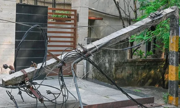 एंगिल से खतरे की आशंका, खंभा लगवाने की मांग 