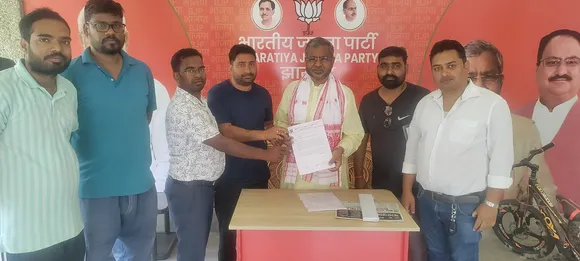 बाबूलाल मरांडी से मिलते  झारखंड स्टेट स्टूडेंट एसोसिएशन का प्रतिनिधिमंडल