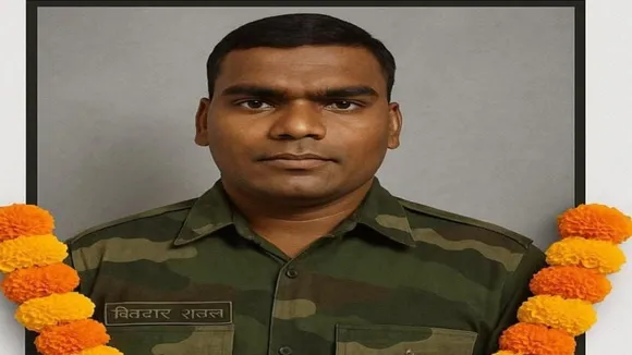 BSF Jawan Sikandar Raut Photo Kupwara Martyr  शहीद सिकंदर राउत के गांव का दृश्य  BSF soldier funeral with state honor Bihar  Grieving family of Martyr Sikandar Raut Nalanda