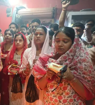 आरती में शामिल स्मिता