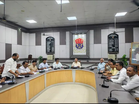 नगर निगम मुख्यालय पर बैठक 