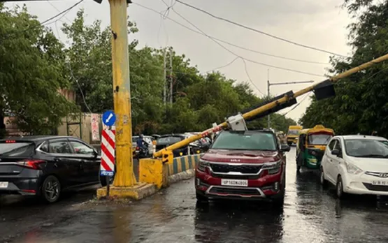 Noida Poll fall in car
