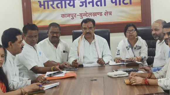 बैठक में शामिल भाजपा नेता।