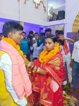 शादी मंडप में दुल्हा-दुल्हन