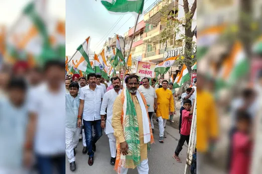 Ghaziabad: यूँ ही कोई 'चाणक्य' नहीं बन जाता! तिरंगा यात्रा में पप्पू पहलवान ने दिखाई ताकत