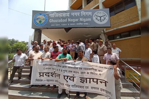 Ghaziabad: दुकानों का किराया बढ़ाने के खिलाफ व्यापारियों का प्रदर्शन